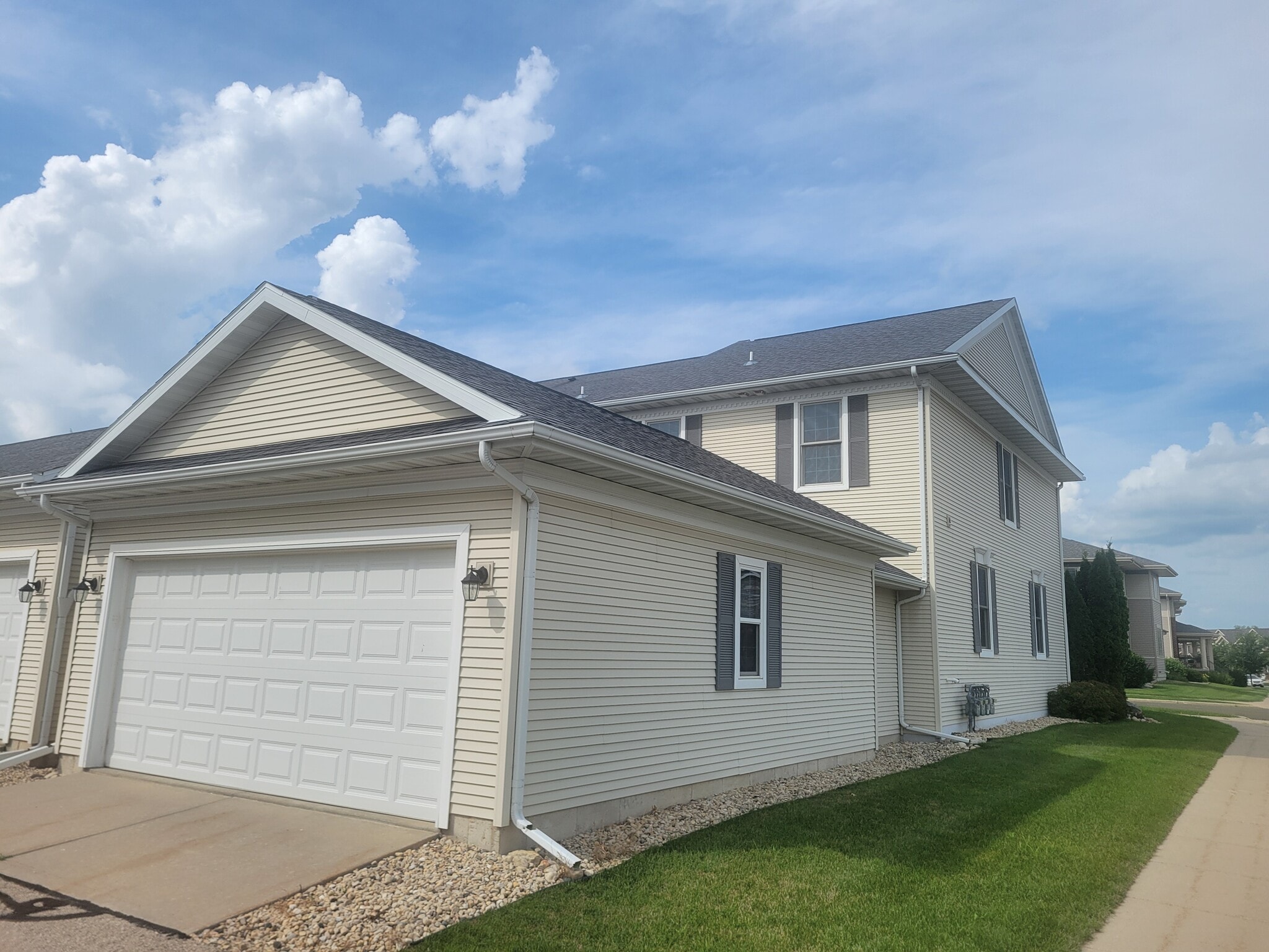 Rear View - 2533 Leopold Way