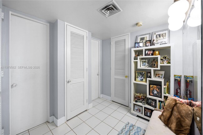 Building Photo - 5055 Collins Ave