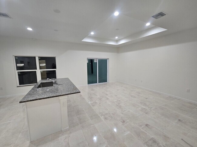 Building Photo - Brand new 3+DEN -2 BATHROOM 2 CAR GARAGE I...