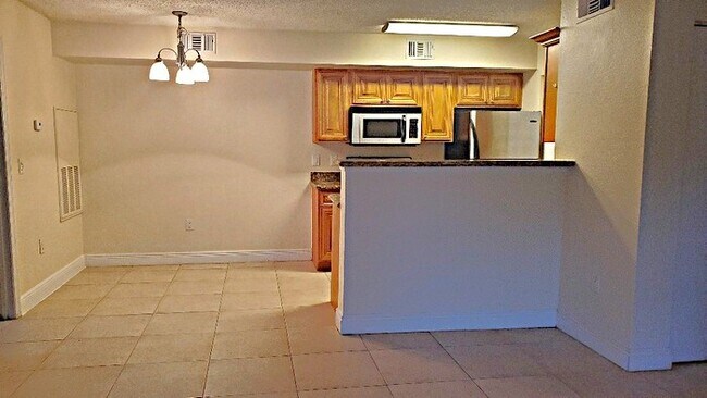 Building Photo - 01 + Den water included - Frist Floor unit...