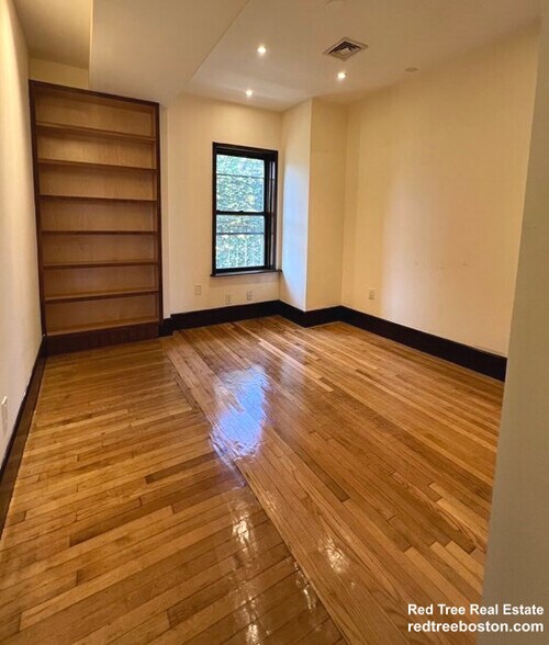 Building Photo - 30 Gloucester St