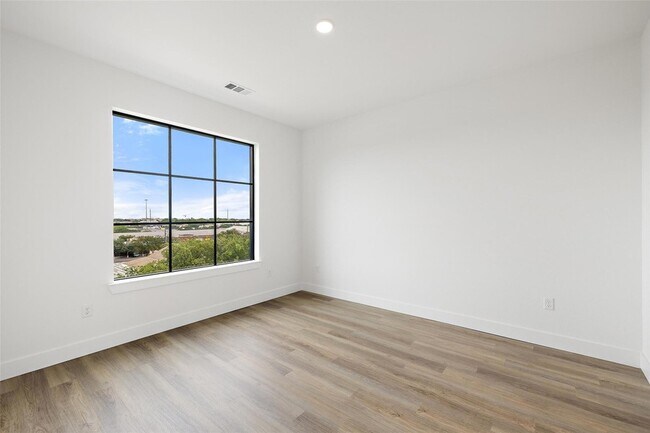 Building Photo - 4315 S Congress Ave
