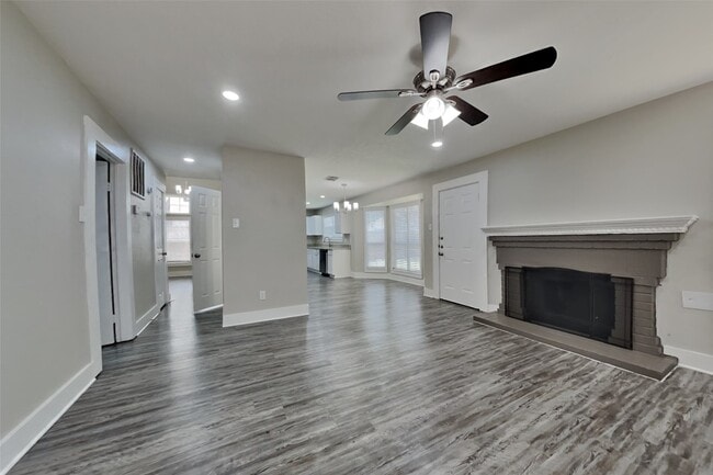 Building Photo - 3327 Colonel Ct Dr