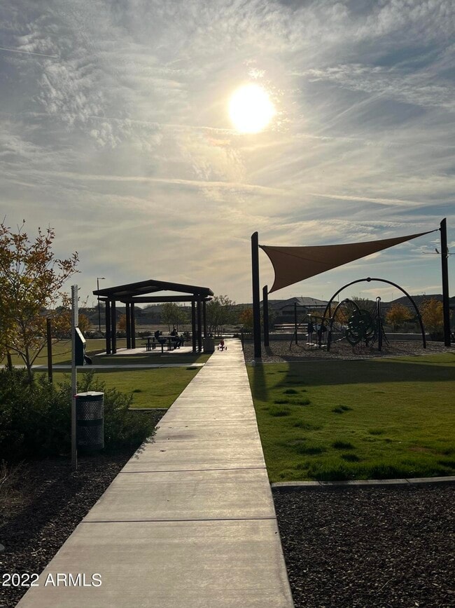 Building Photo - 9221 W Glenrosa Ave