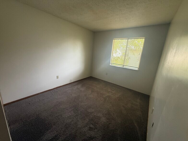 Building Photo - 2710 Charles Dr