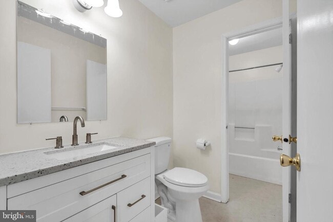 Building Photo - 60B Sumac Ct