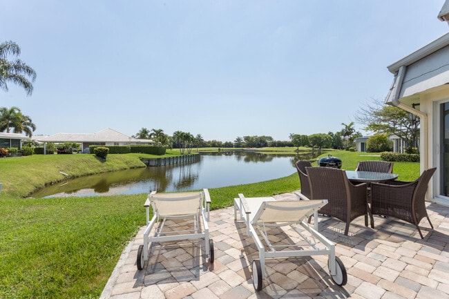 Building Photo - 390 French Royale Cir