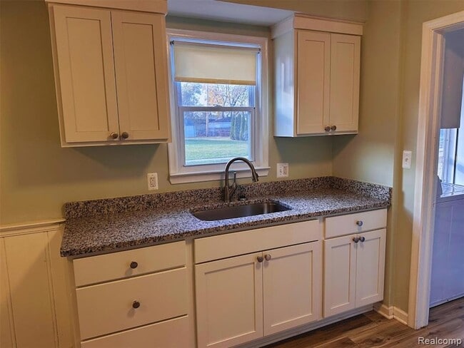 Building Photo - 110 Hamata Ave