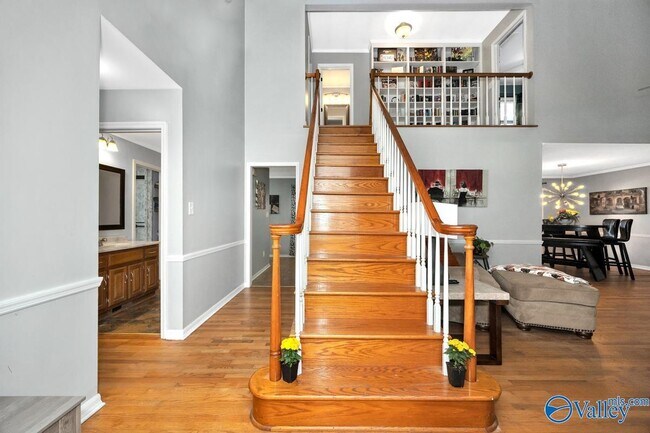 Building Photo - 404 Cloverleaf Dr