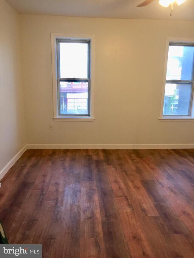 Building Photo - 3739 Midvale Ave