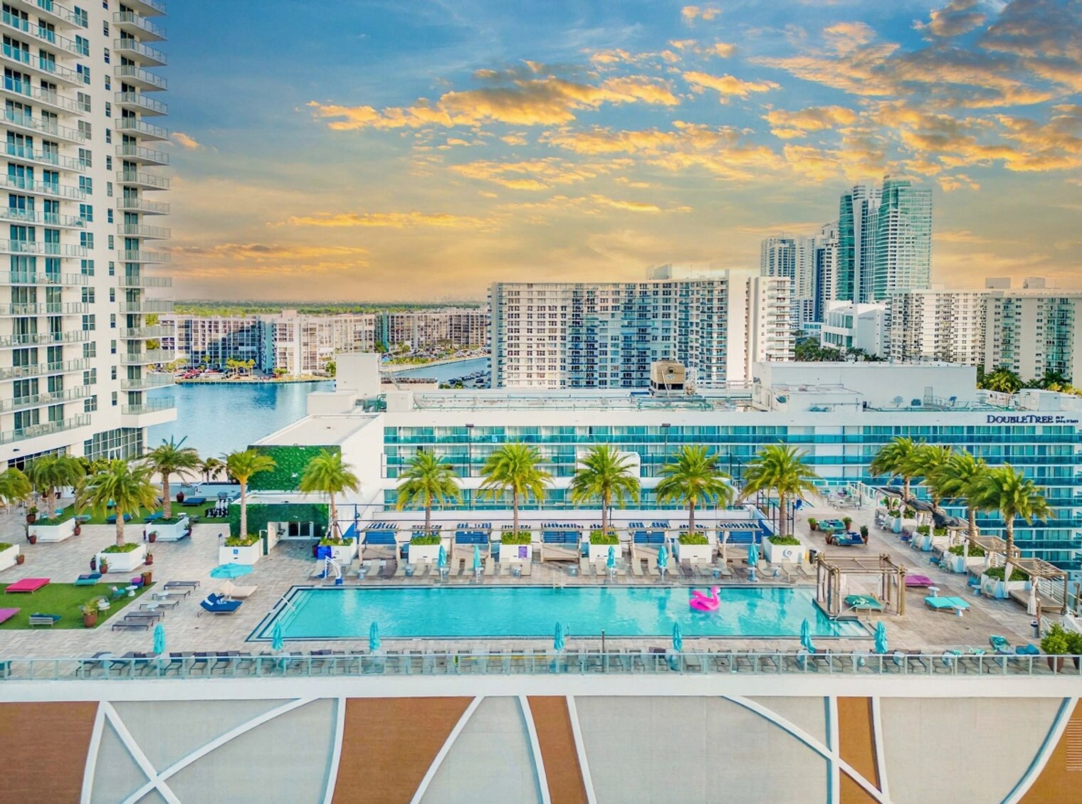 Building Photo - 4010 S Ocean Dr