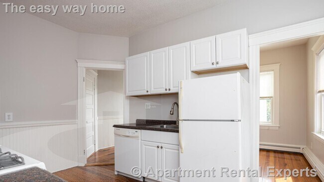 Building Photo - 120 Columbia St