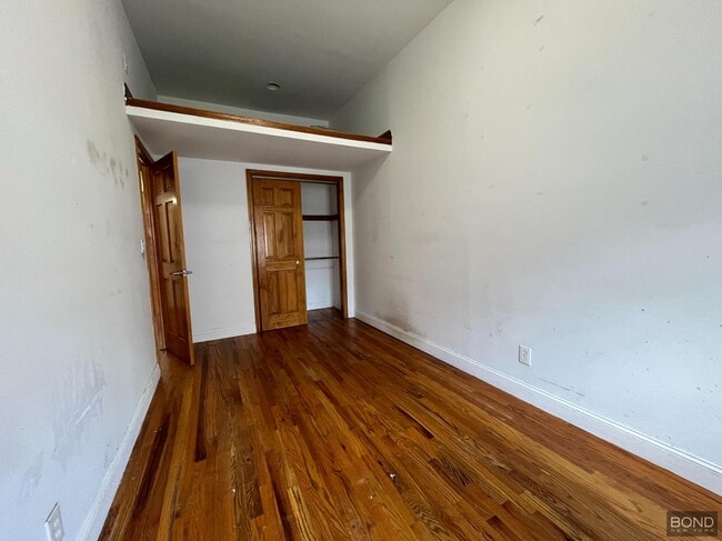 Building Photo - 31 W 75th St