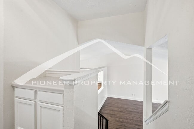 Building Photo - Charming home in Longmont