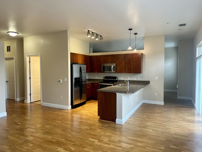 Building Photo - 2-Bed Condo in Greenwood Village with Gran...