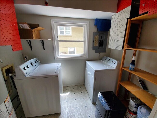 Building Photo - 1153 Ogilvie Dr NE