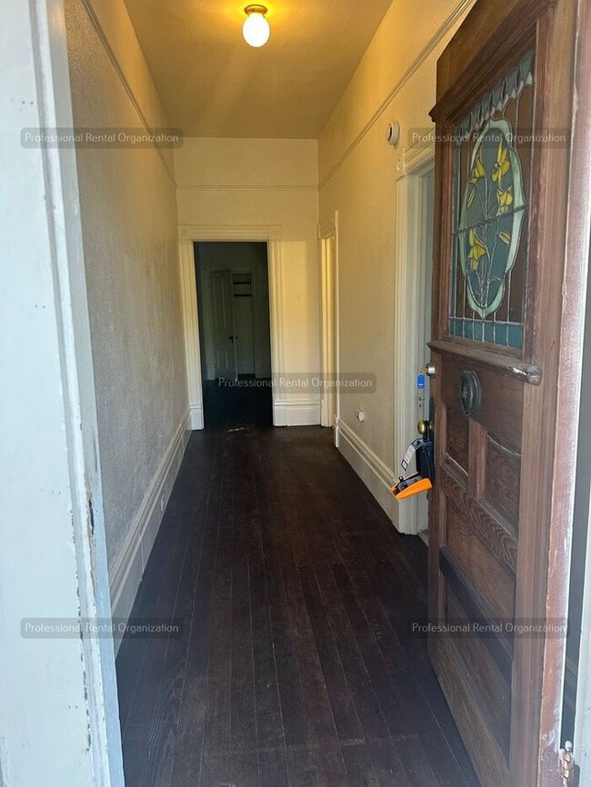 Building Photo - One bedroom Gem in Heart of Quaint, Historic West Petaluma