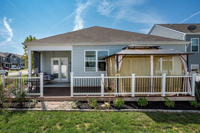 Building Photo - Like New, One-Level Living