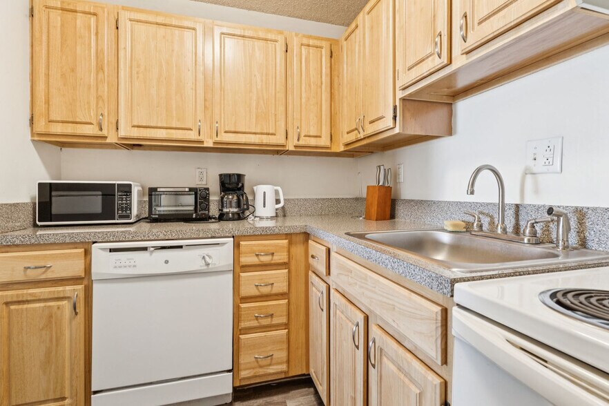 Building Photo - 1711 Bellevue Ave