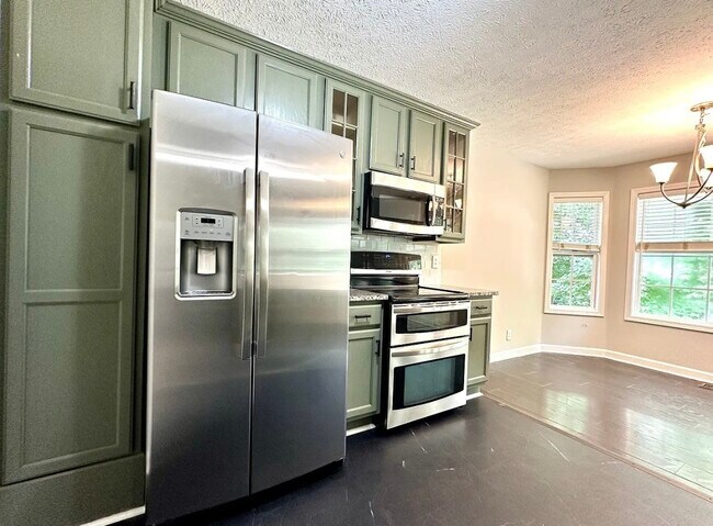 Building Photo - 1641 Cedar Springs Cir