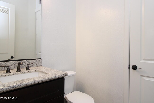 Building Photo - 1024 E Curry Rd