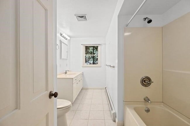 Building Photo - 10 Pine Grove Rd