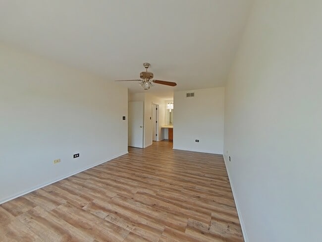 Building Photo - 3524 Willowview Ct