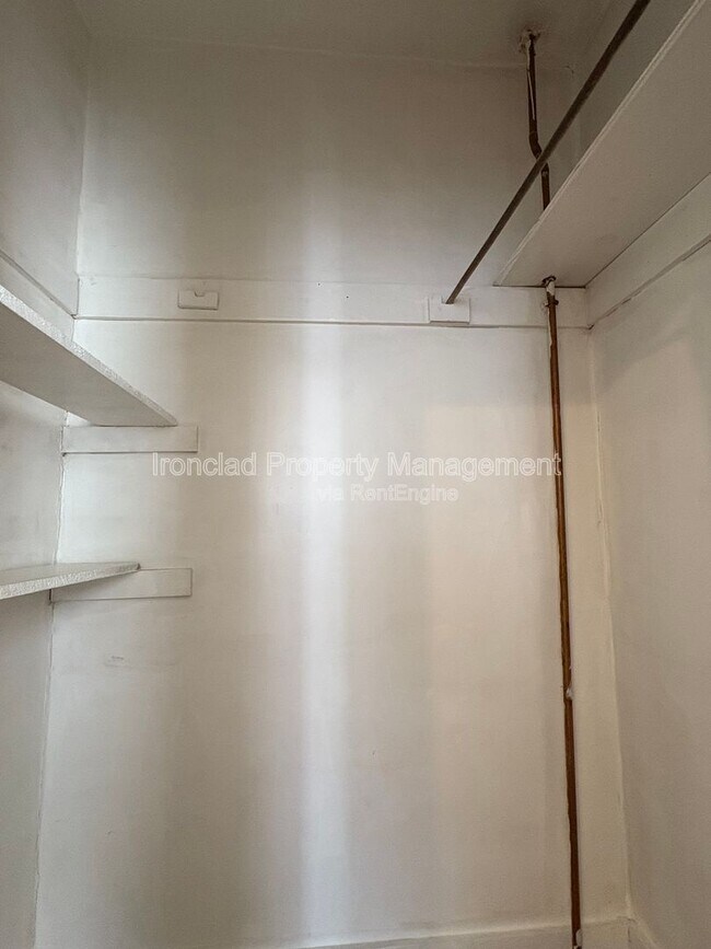 Building Photo - 36 Walnut St