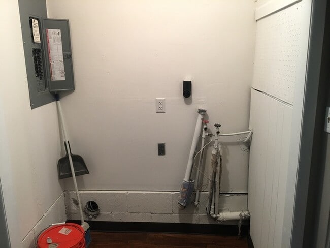 Building Photo - Brick Ranch House in Haywood Lane Area