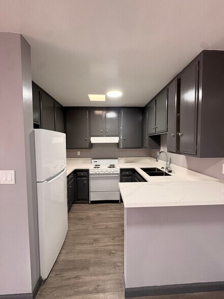 Building Photo - 1825 N Gramercy Pl