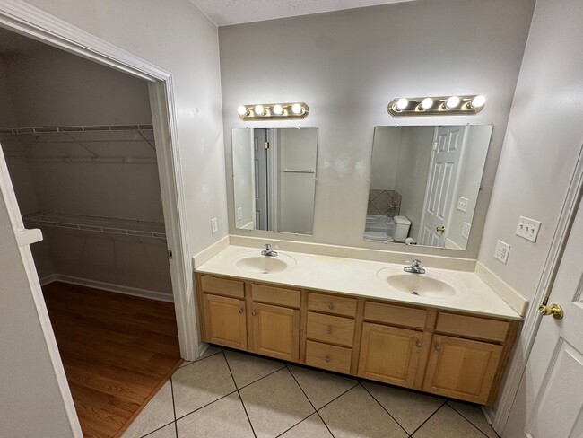 Building Photo - Comfortable 2-Bed, 2-Bath Home