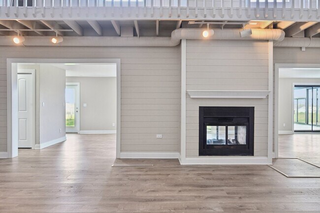 Building Photo - 1406 Busse Rd
