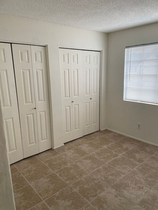 Building Photo - Charming 3 bed 2 bath single level home with RV Gate