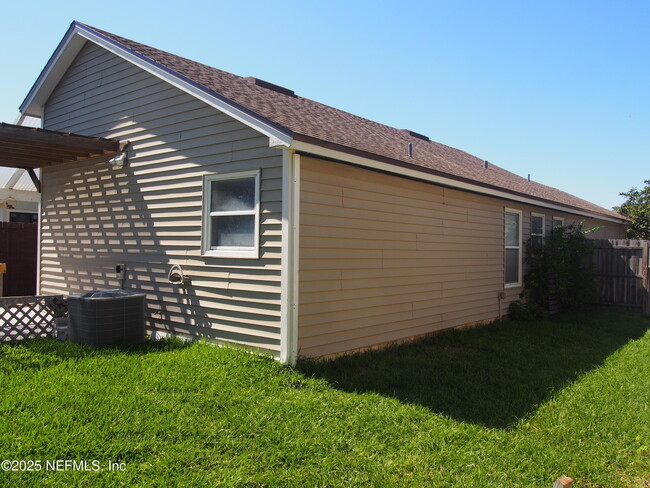 Building Photo - 12402 Silent Brook Trail N