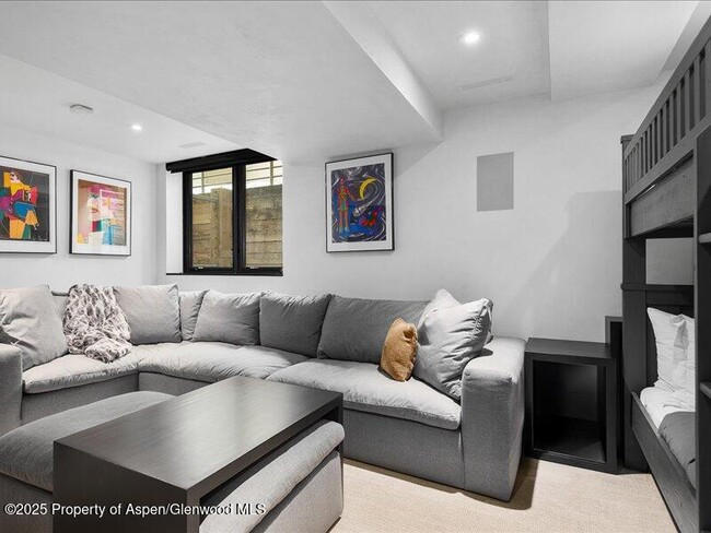 Building Photo - 100 N 8th St