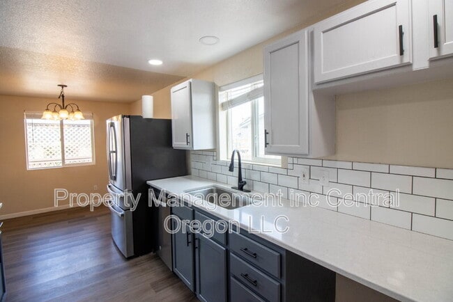 Building Photo - 2827 SW Pumice Ave