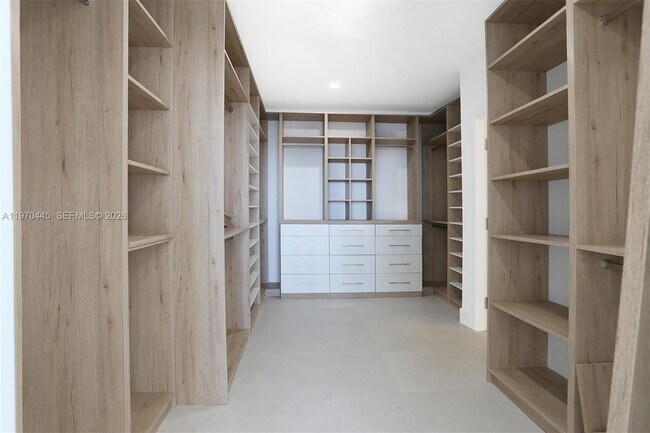 Building Photo - 11 Island Ave