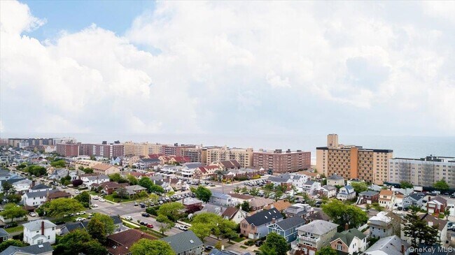 Building Photo - 525 E Beech St