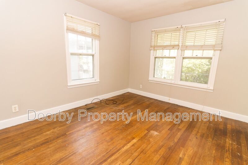 Building Photo - 3112 6th Ave