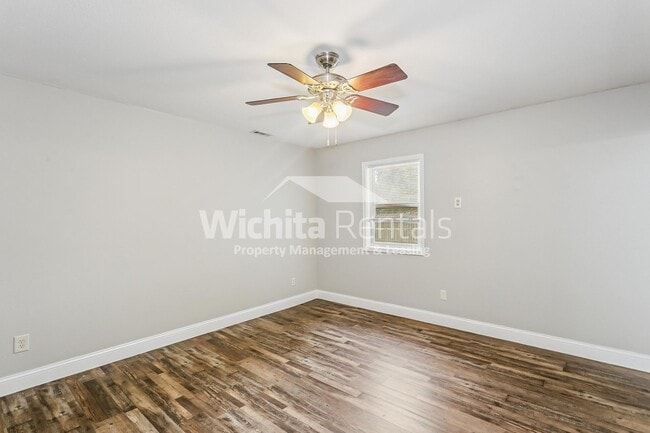 Building Photo - 3 bedroom 2 bathroom home