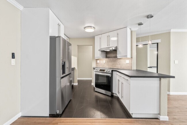 Building Photo - Cutest Condo on the Market!