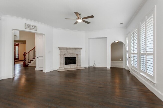 Building Photo - 921 Pine Burst Dr