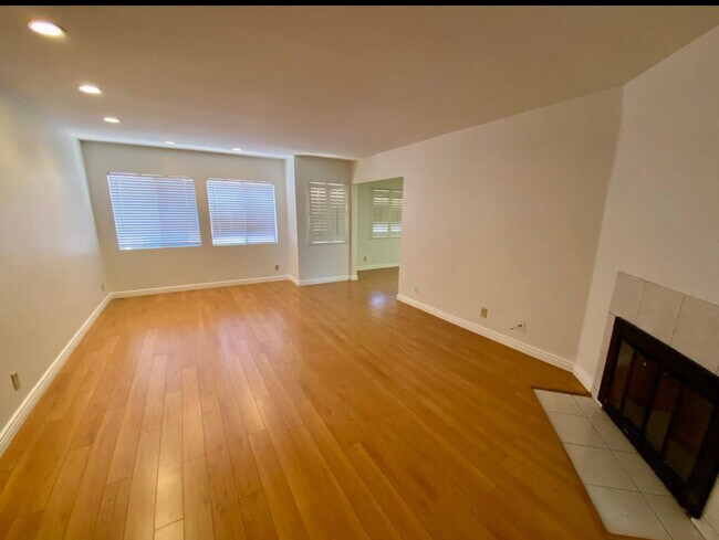 Primary Photo - 8020 Langdon Ave