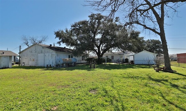 Building Photo - 14742 Hempstead Rd