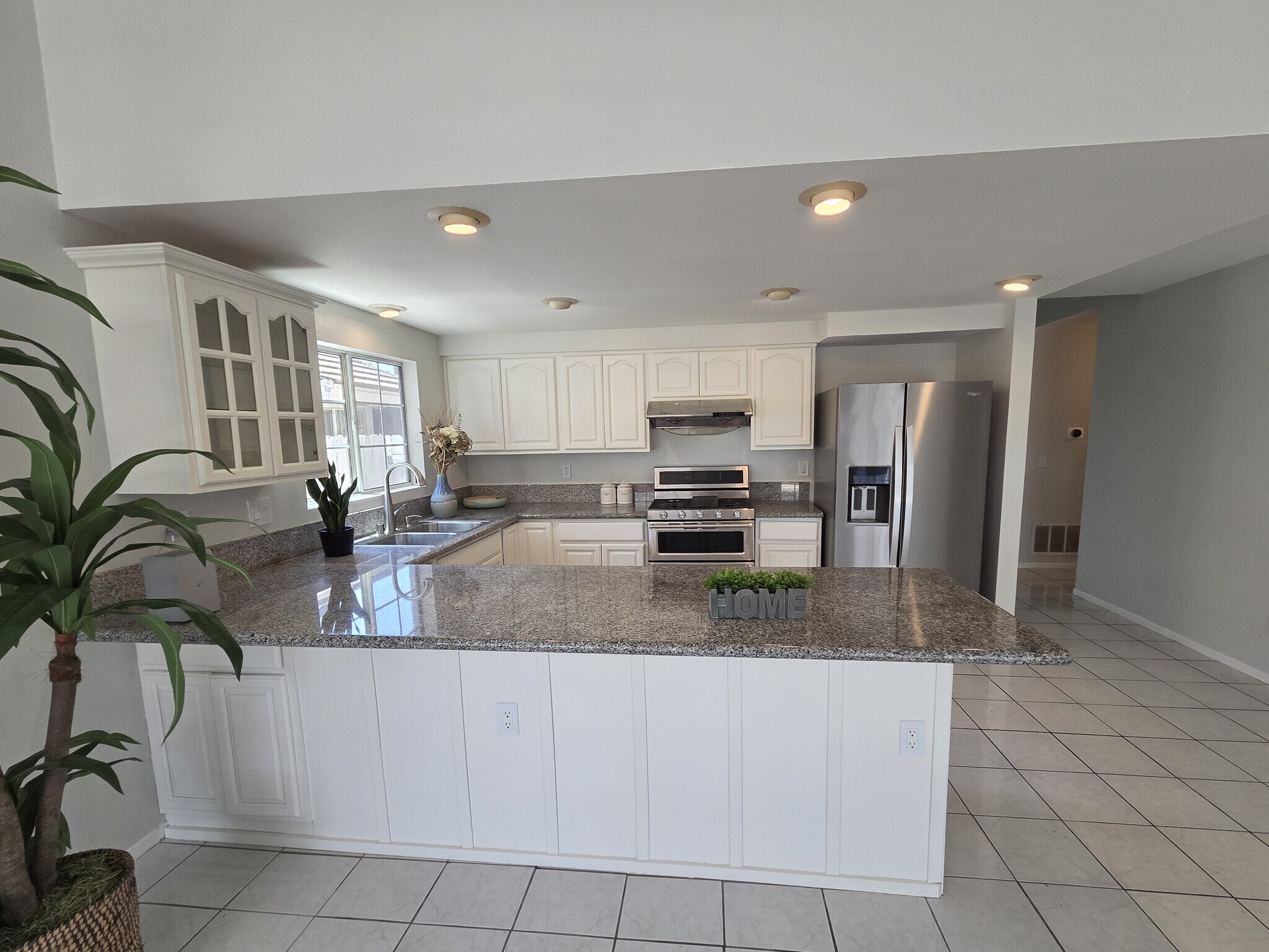 Building Photo - 14232 Matisse Ave