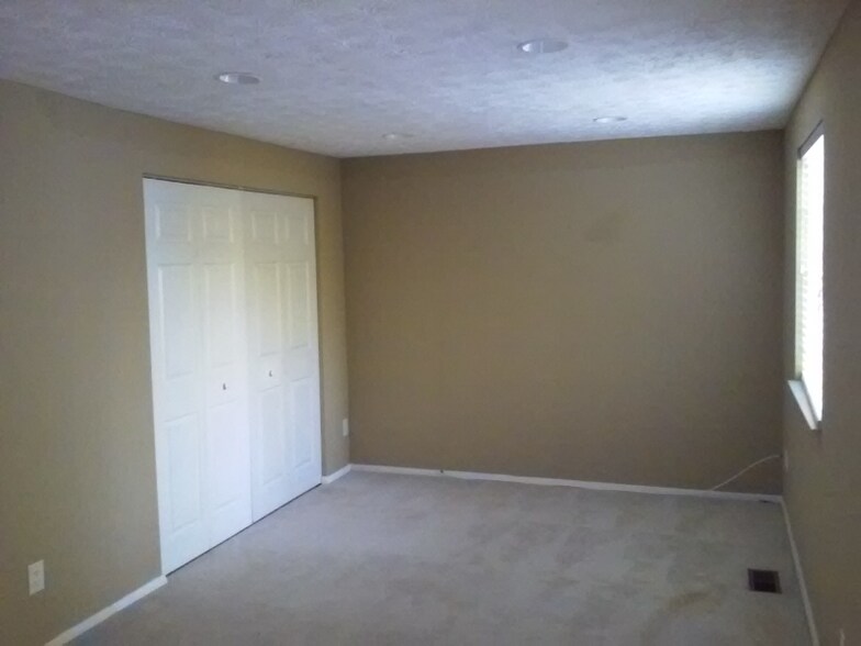 Building Photo - 6415 Meadow Rue Dr