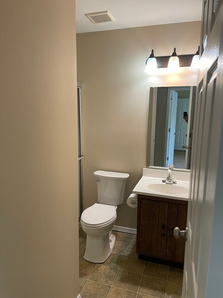 Building Photo - 23 Dixons Ct