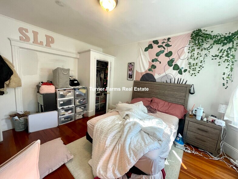 Building Photo - 162 Kelton St