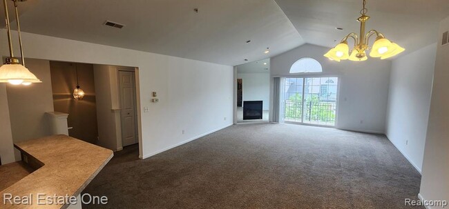 Building Photo - Spacious Condominium