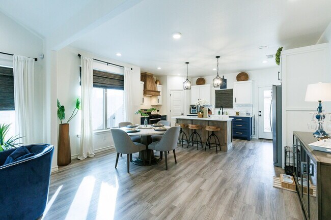 Building Photo - Custom Home in a Cul-de-sac!!